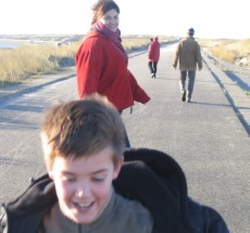 Lucas met familie in de duinen